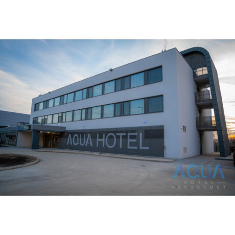 Aqua Hotel 1ágyas Standard emeleti tóra néző 3 éj (22.400Ft/fő/éj)